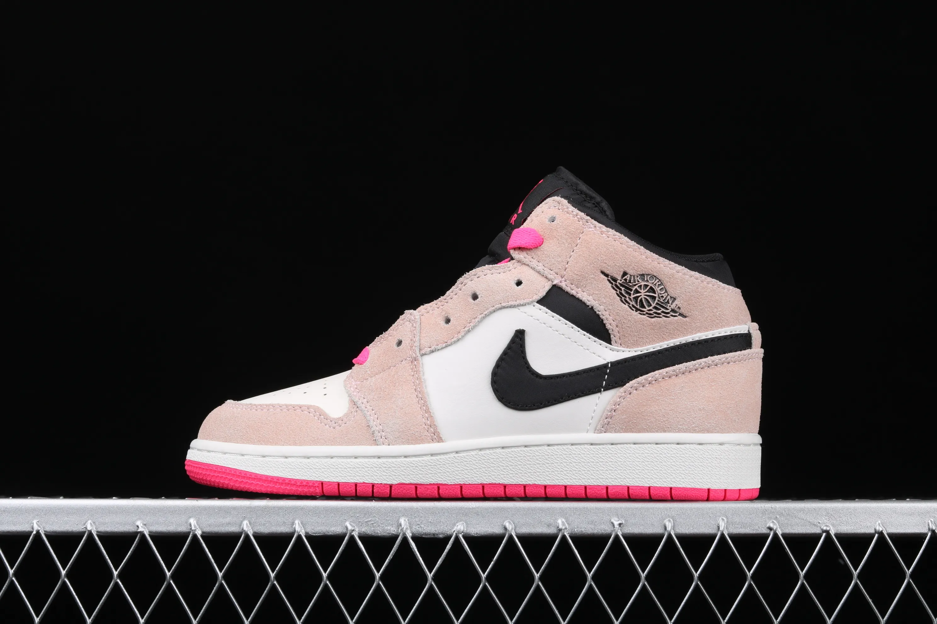 All categories Air Jordan Jordan series basketball shoes Air Jordan 1 Mid Different versions Air Jordan 1 Mid AJ1 Dirty pink suede mid-top toe 852542-801